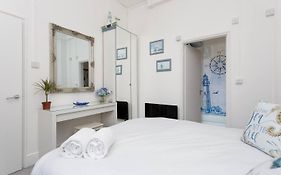 Dockyard Dreams - Close To Gunwharf!